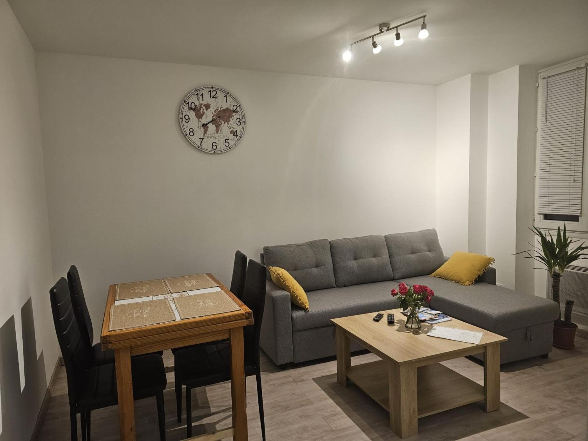 Joli Appartement En Face De Lac Nantua Bagian luar foto